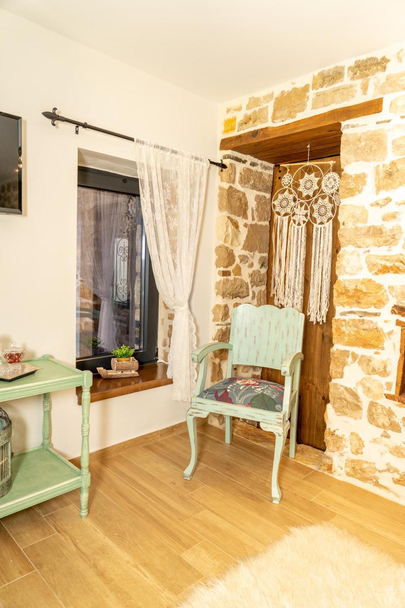 Maison d'hôtes Tovouno à Plaka  Extérieur photo